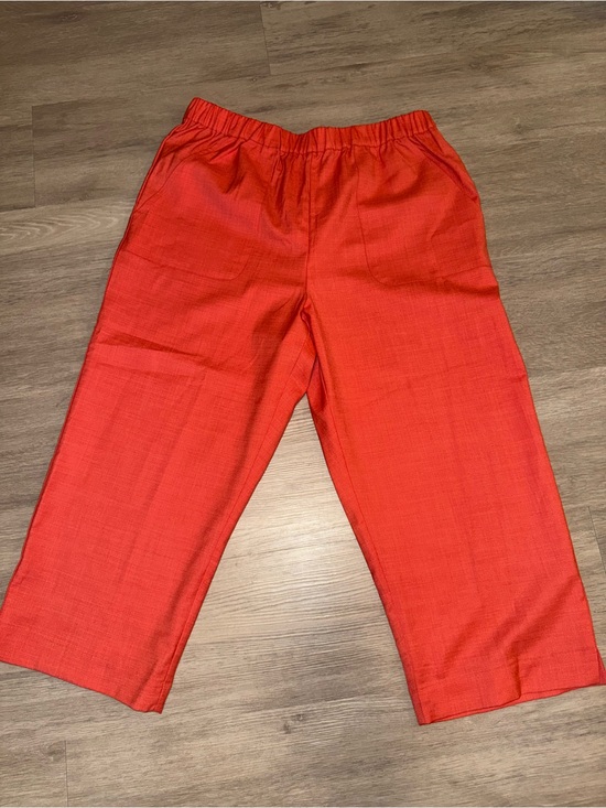 Alfred Dunner Pants - Alfred Dunner Bright peach Capris with Elastic Waist